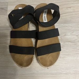 Steve Madden black strappy sandel